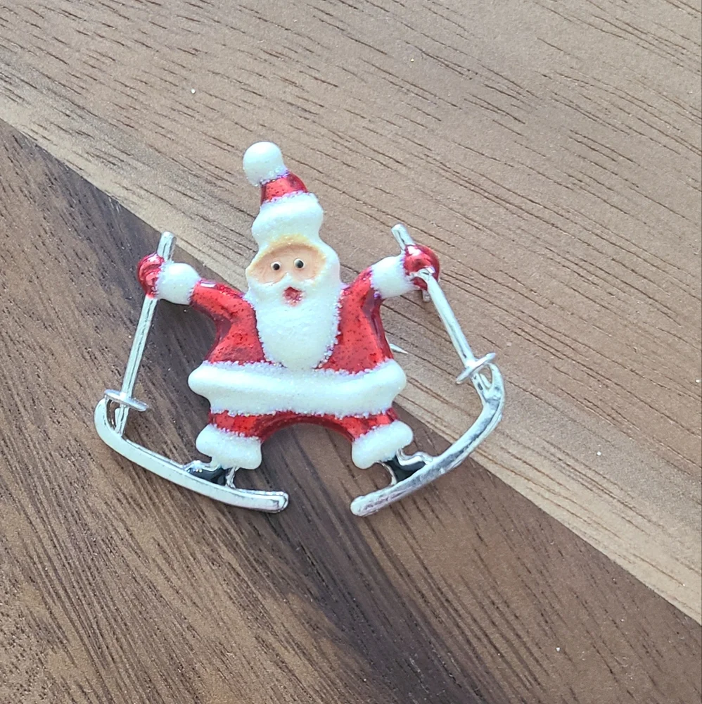 Skiing Santa brooch 2